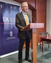 James Allan ausztrál alkotmányjogász előadása