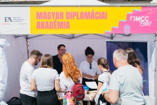 Kérdésed van a diplomáciai karrierről? Tedd fel nekünk személyesen az MCC Feszt-en!